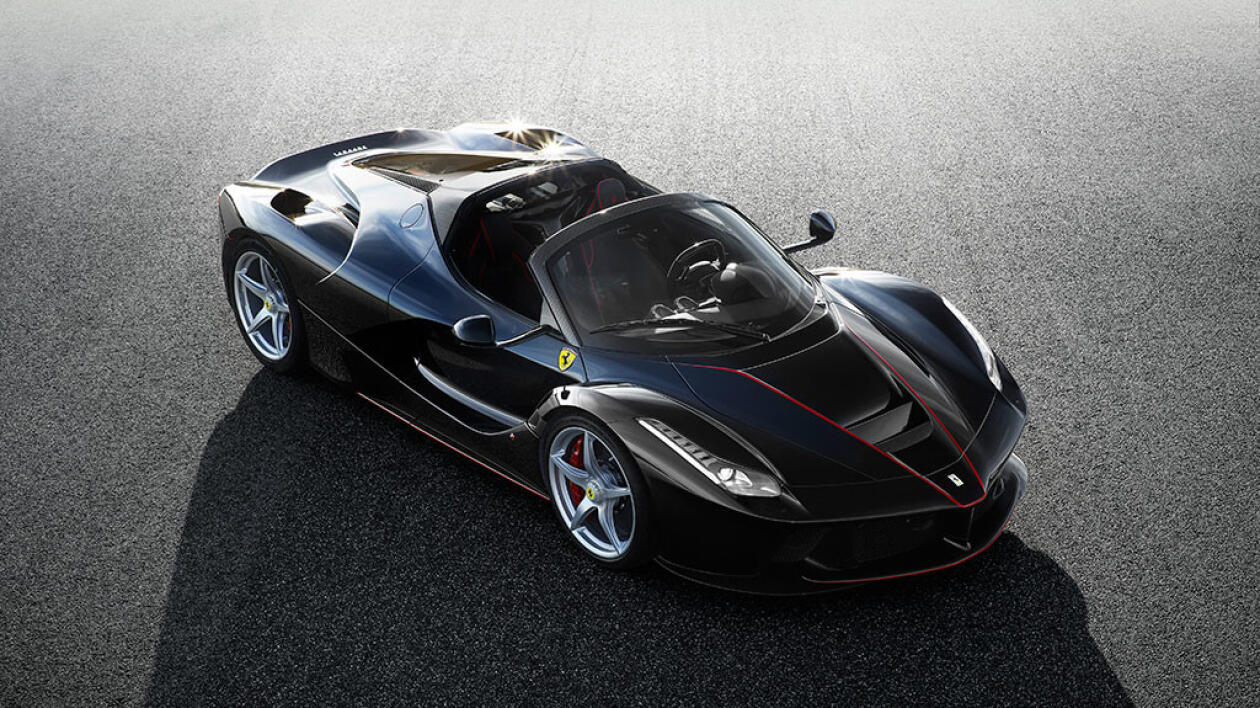 Włoska piękność topless. Zobacz nowość od Ferrari